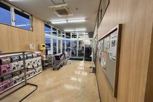 【スーパーまるまつ】プロモーションイベントや物販に最適!地域密着型スーパー入口すぐの屋内風除室スペース