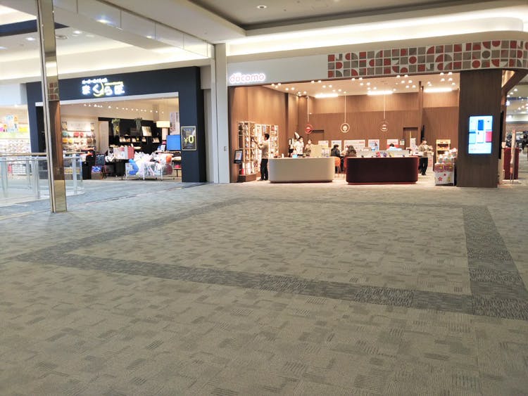 【イオンモール盛岡】2F 東側広場の画像