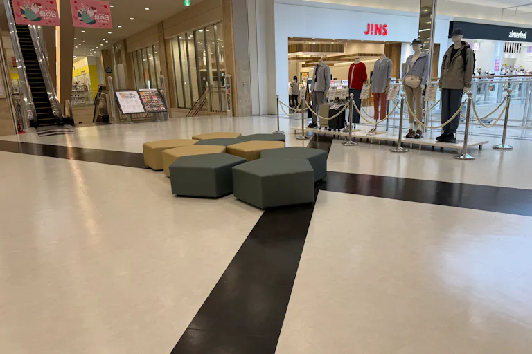 【イオンモール盛岡】2F 東側広場の画像1
