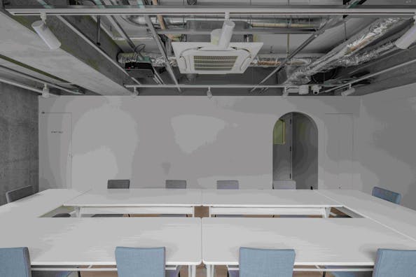 【高円寺駅8分】招待制の展示販売会やクローズドイベントに最適な白を基調としたレンタルスペース