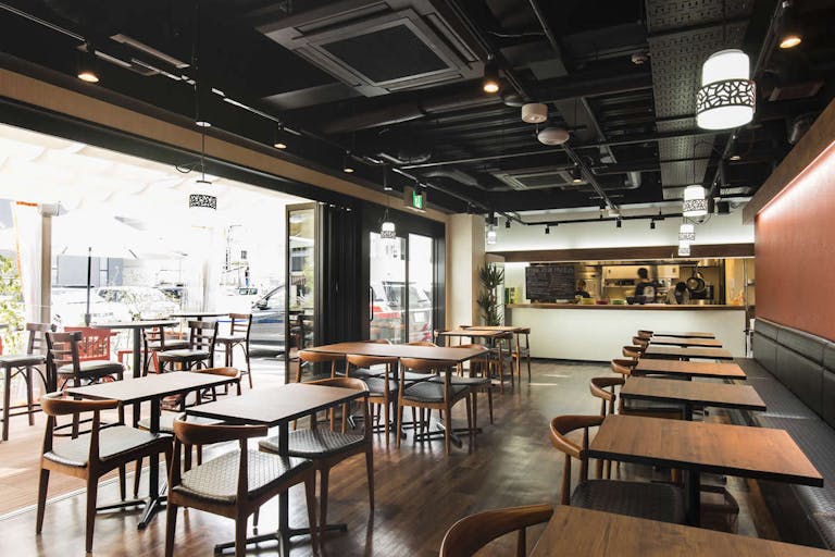 【ホテルウィングインターナショナルセレクト博多駅前/博多駅4分】新商品のサンプリングPR、展示や食品のポップアップストア会場に適した福岡天神付近の道路に面したホテルのテラスとカフェ店内イベントスペースの画像2