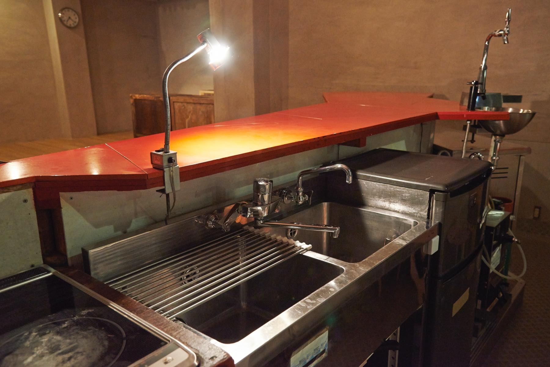 大きな窓が特徴のキッチン付きスペースの画像11