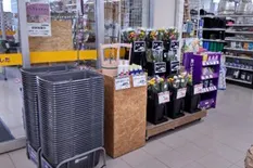 【サンデー秋田御野場店】カウンター前 食物販やプロモーション等の出店に最適なホームセンター店内のイベントスペース