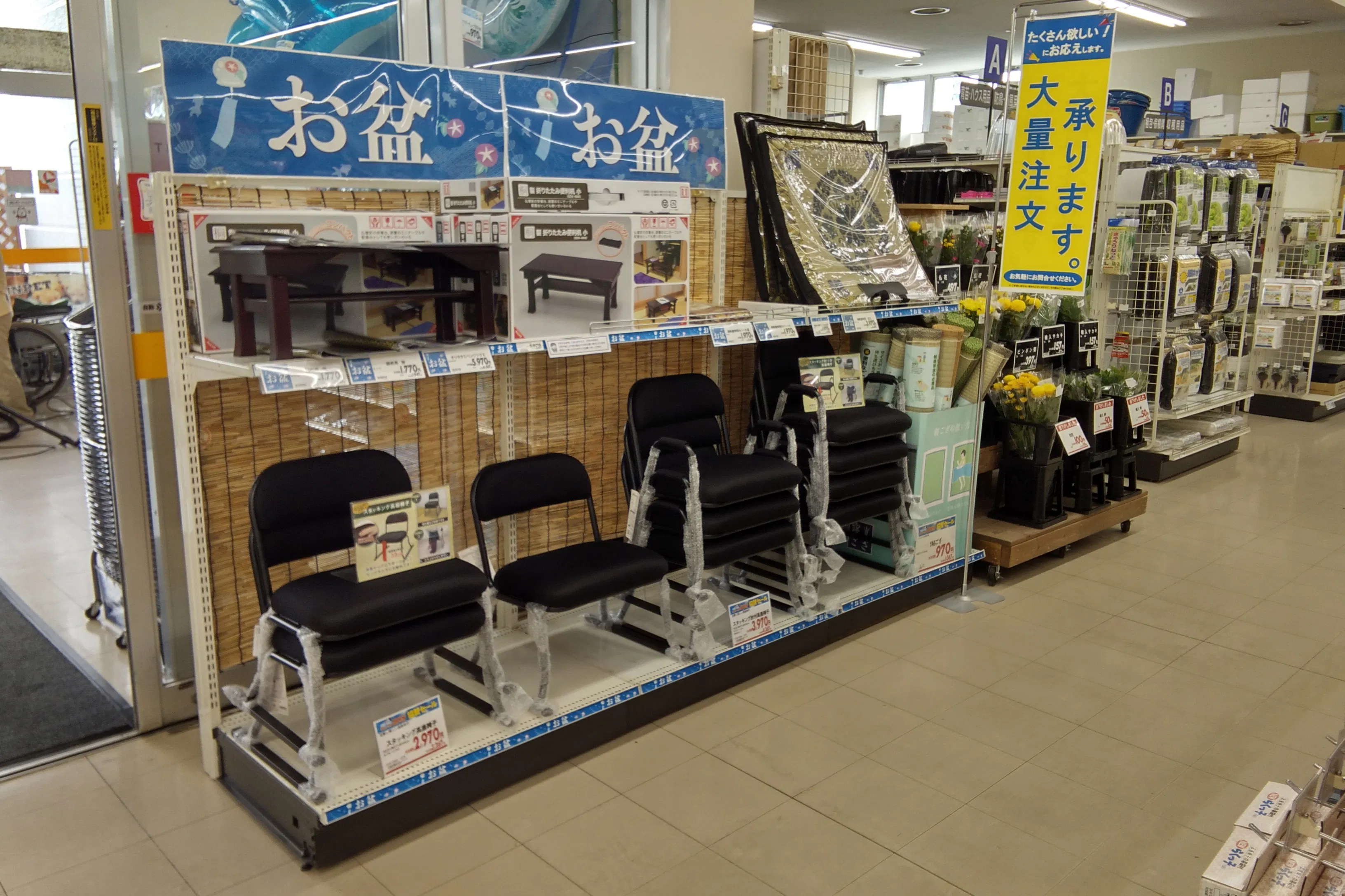 【サンデー秋田御野場店】カウンター前 食物販やプロモーション等の出店に最適なホームセンター店内のイベントスペース