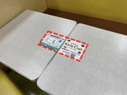 【イオンモール宇城】モール内広告 フードコートテーブルシールの画像