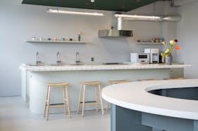 【池尻大橋駅10分】撮影、ワークショップ、トークイベント、交流会などに最適なキッチン付き三宿のオルタナティブスペース