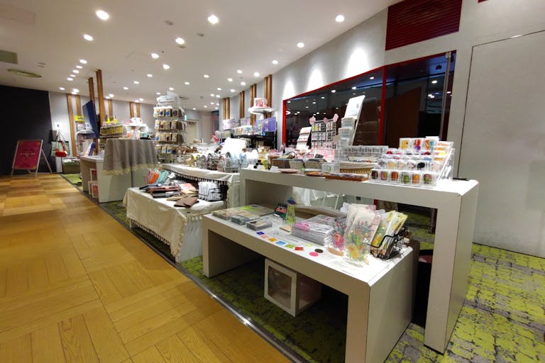 【渋谷モディ】2階 カレンダリウムD05【物販・PR・展示会】屋外からの視認性抜群、大型モニター完備の画像2