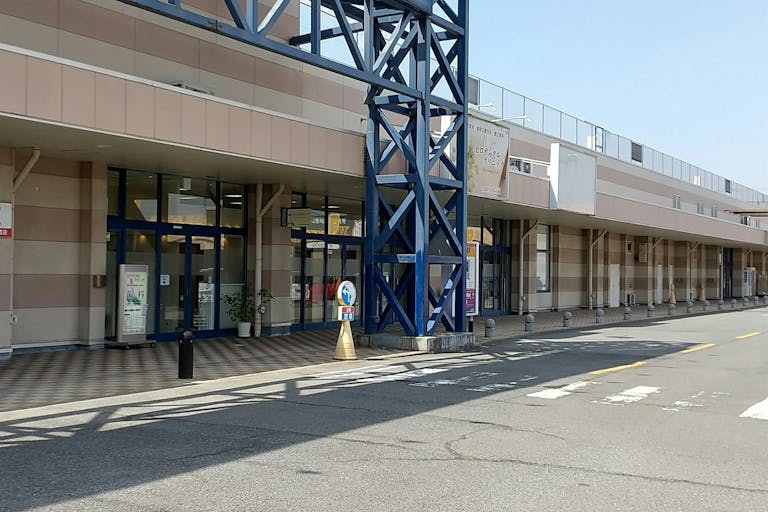 【ミスターマックス 伊勢崎店】風除室外キッチンカースペース(小型) キッチンカーに最適な総合ディスカウントストアの催事イベントスペースの画像5