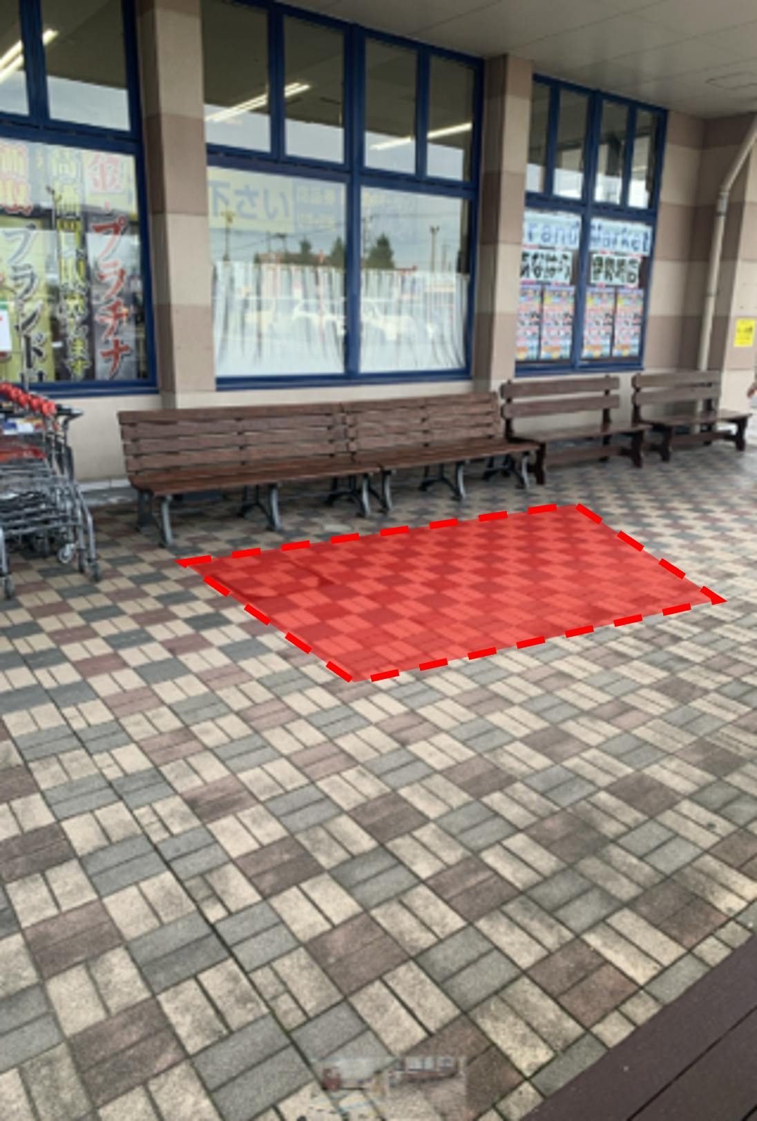 【ミスターマックス 伊勢崎店】風除室外キッチンカースペース（小型） キッチンカーに最適な総合ディスカウントストアの催事イベントスペースの画像