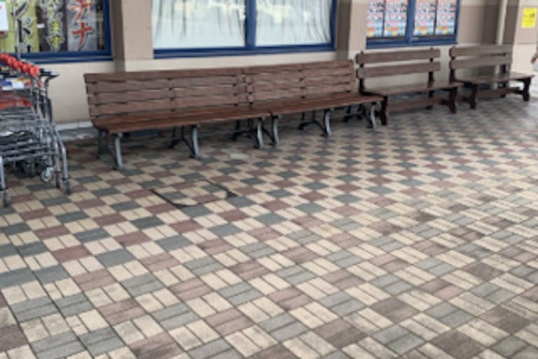 【ミスターマックス 伊勢崎店】風除室外キッチンカースペース(小型) キッチンカーに最適な総合ディスカウントストアの催事イベントスペースの画像3