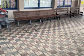 【ミスターマックス 伊勢崎店】風除室外キッチンカースペース(小型) キッチンカーに最適な総合ディスカウントストアの催事イベントスペース