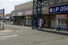 【ミスターマックス 伊勢崎店】風除室外キッチンカースペース(小型) キッチンカーに最適な総合ディスカウントストアの催事イベントスペース