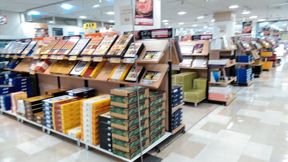 【イオン新潟東店】各種プロモーションや物販、食物販のポップアップストアに最適な1F サービスカウンター前のイベントスペース