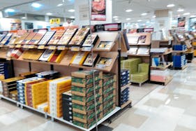 【イオン新潟東店】各種プロモーションや物販、食物販のポップアップストアに最適な1F サービスカウンター前のイベントスペース