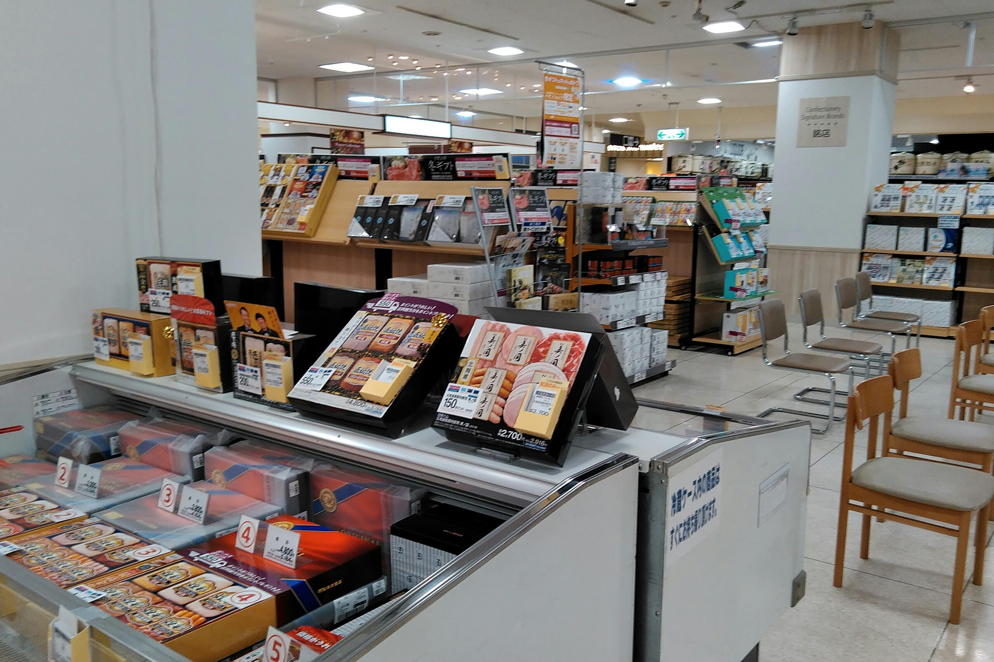 【イオン新潟東店】各種プロモーションや物販、食物販のポップアップストアに最適な1F サービスカウンター前のイベントスペース