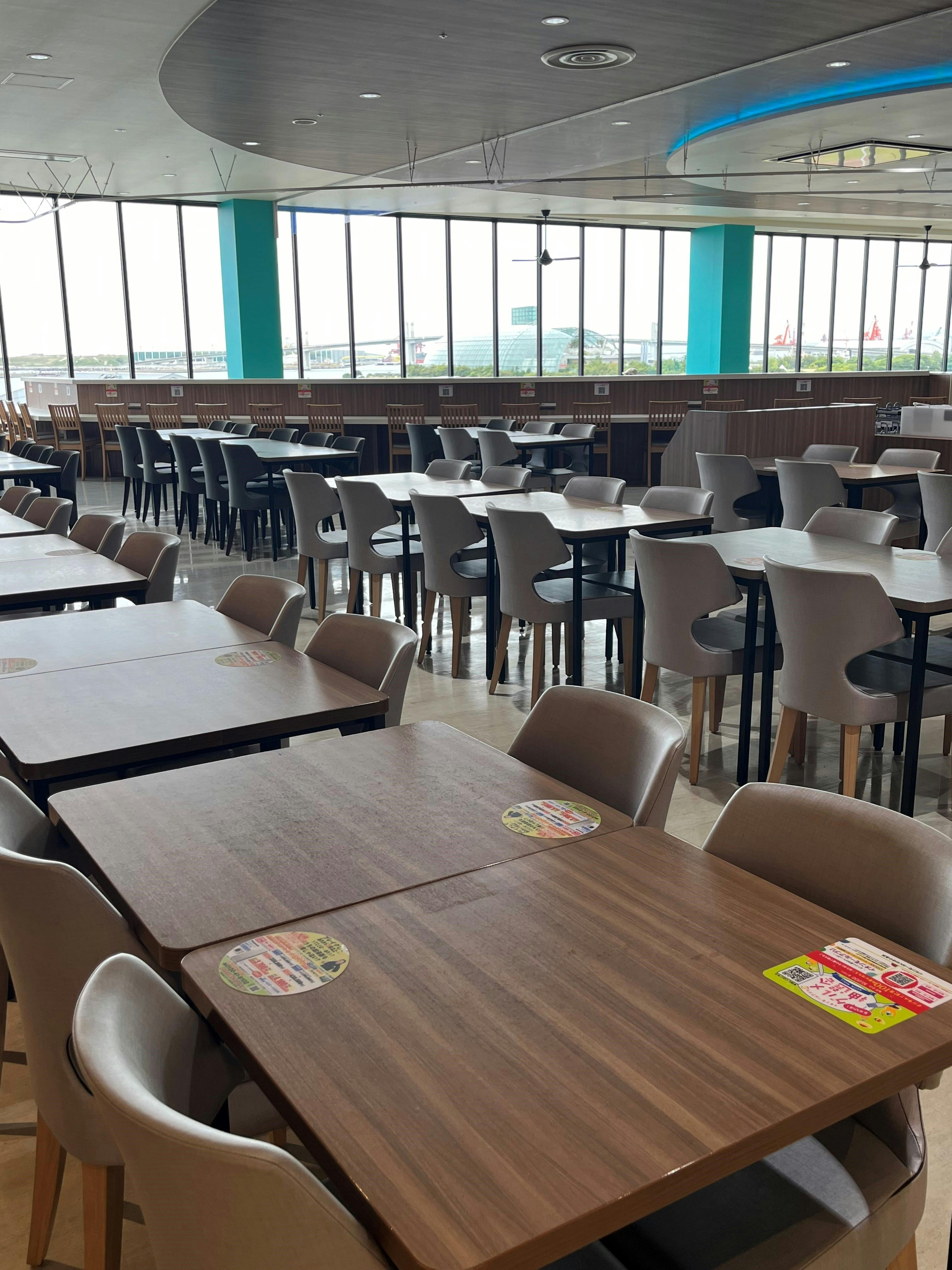 【イオンモールいわき小名浜】モール内広告 フードコートテーブルシールの画像