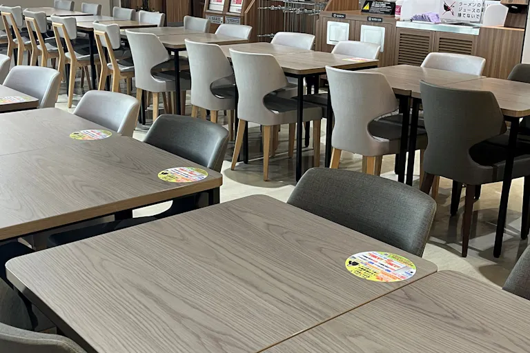 【イオンモールいわき小名浜】モール内広告 フードコートテーブルシールの画像2