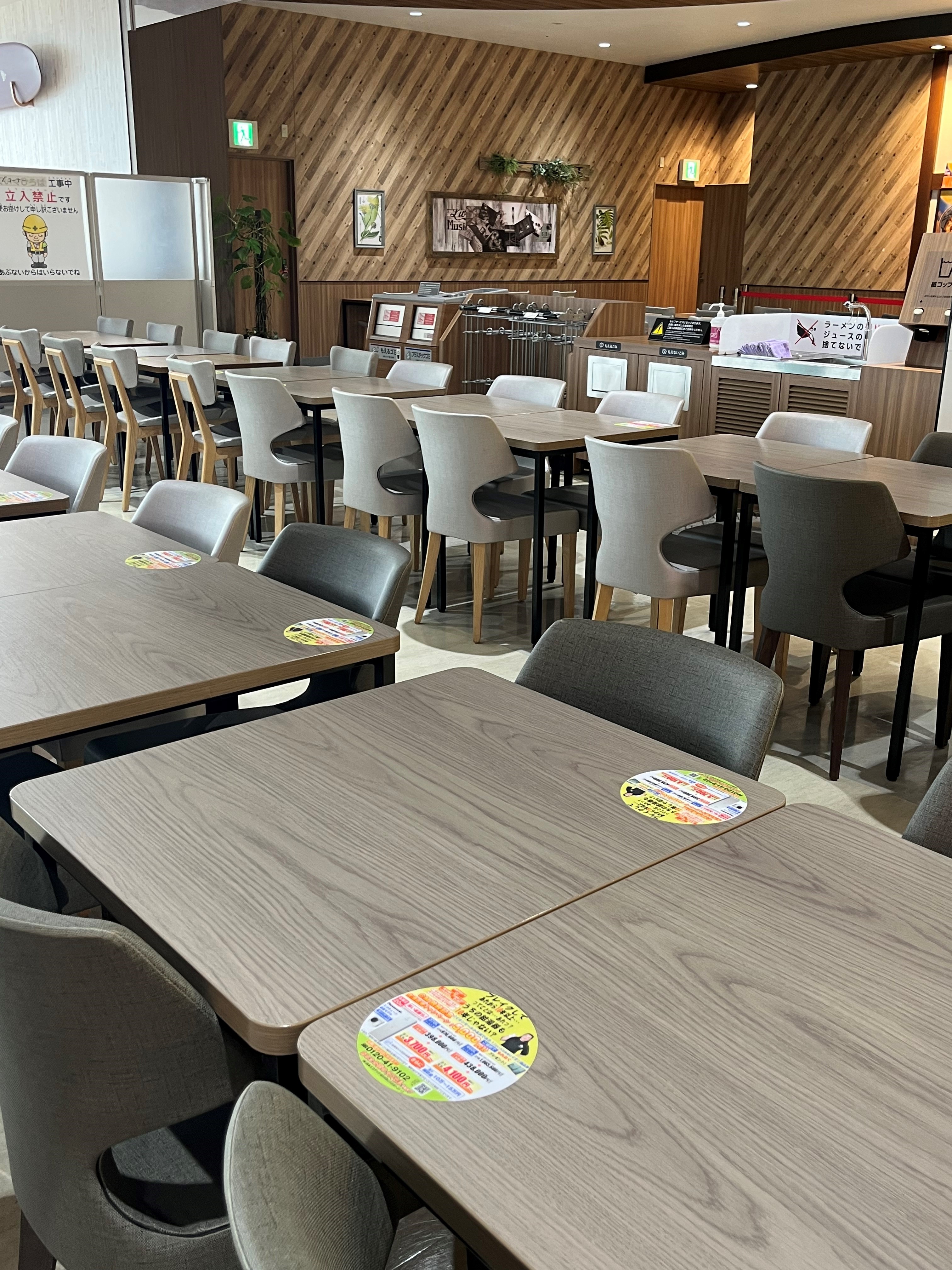 【イオンモールいわき小名浜】モール内広告 フードコートテーブルシール
