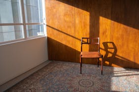 【外苑前駅8分】ロケや撮影に最適な自然光の入る白壁が特徴的な都心のスタジオスペース