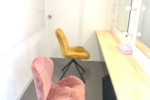 【外苑前駅8分】ロケや撮影に最適な自然光の入る白壁が特徴的な都心のスタジオスペース