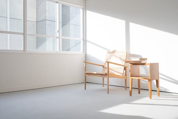 【外苑前駅8分】ロケや撮影に最適な自然光の入る白壁が特徴的な都心のスタジオスペース