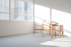 【外苑前駅8分】ロケや撮影に最適な自然光の入る白壁が特徴的な都心のスタジオスペース