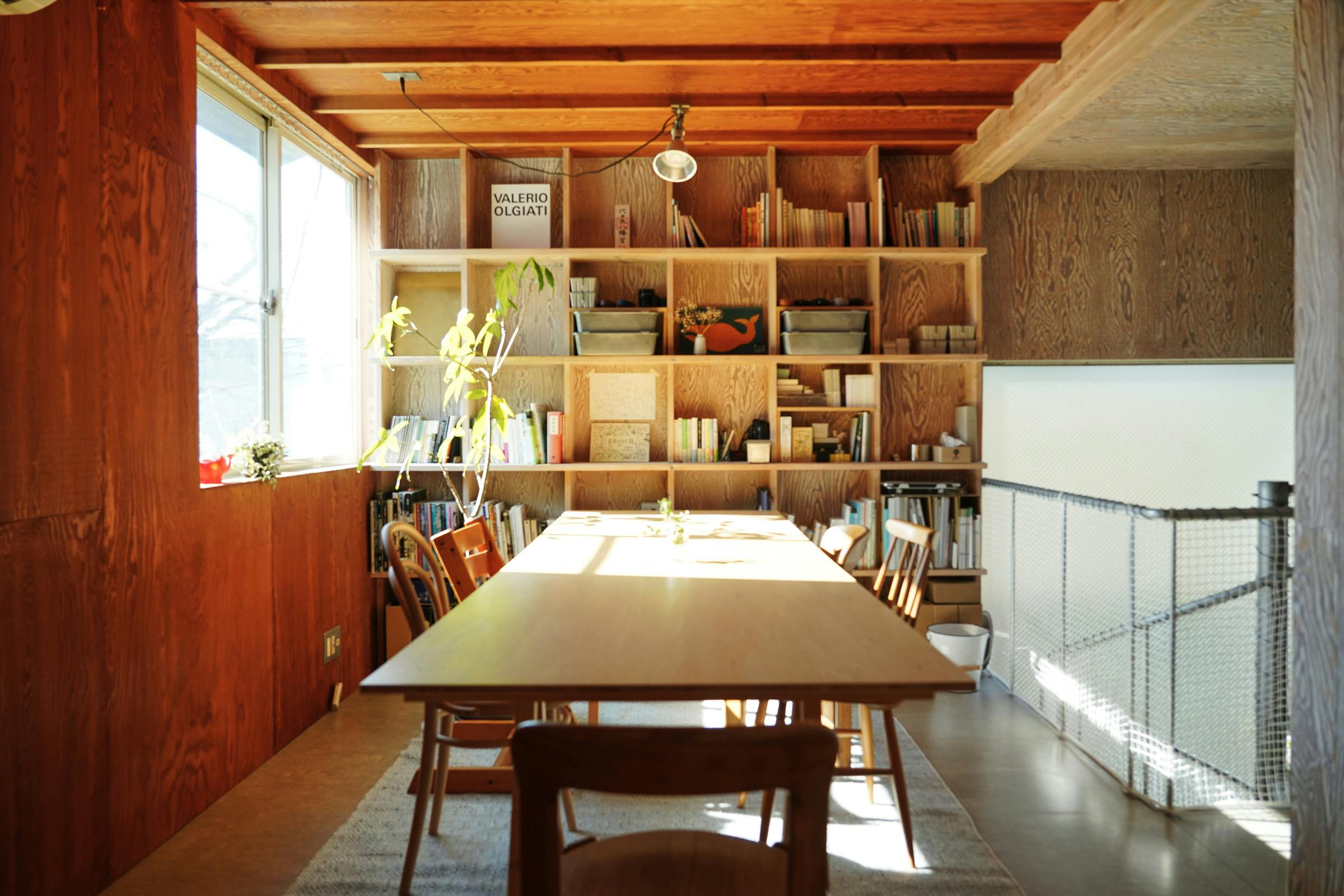 【池ノ上駅6分】撮影に適した光と影・素材が特徴的な自宅兼スタジオ