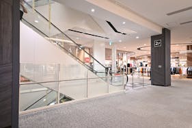 【イオンモール長久手】南エスカレーター横(クローブ前)