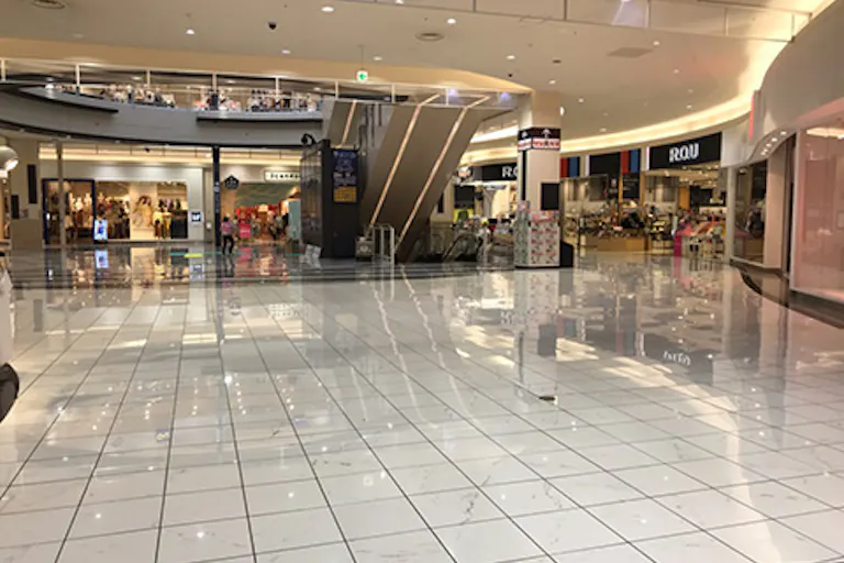 【イオンモール盛岡】1F 西共用通路の画像1