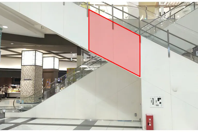 【イオンモール広島府中】モール内広告 エスカレーター(足元レール・側面)の画像2