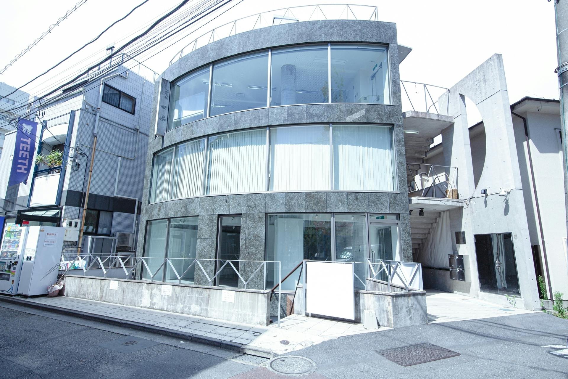 明治神宮前駅から徒歩5分のアクセス良好なスペースです。