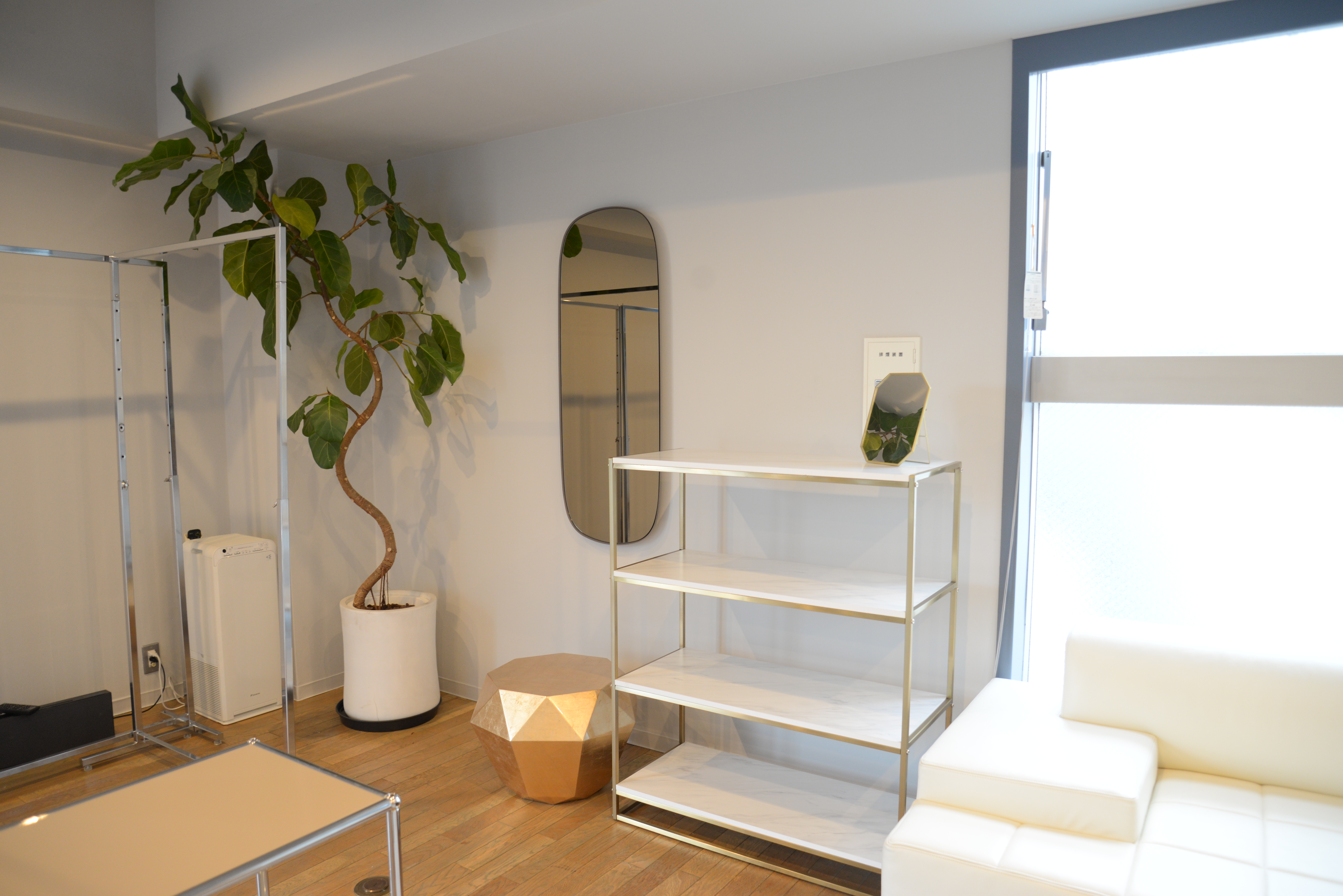 【六本木通り】アパレルの展示会場や販売促進イベント会場に最適なコンクリート壁×ウッド調の床で構成されたスタイリッシュなレンタルスペース