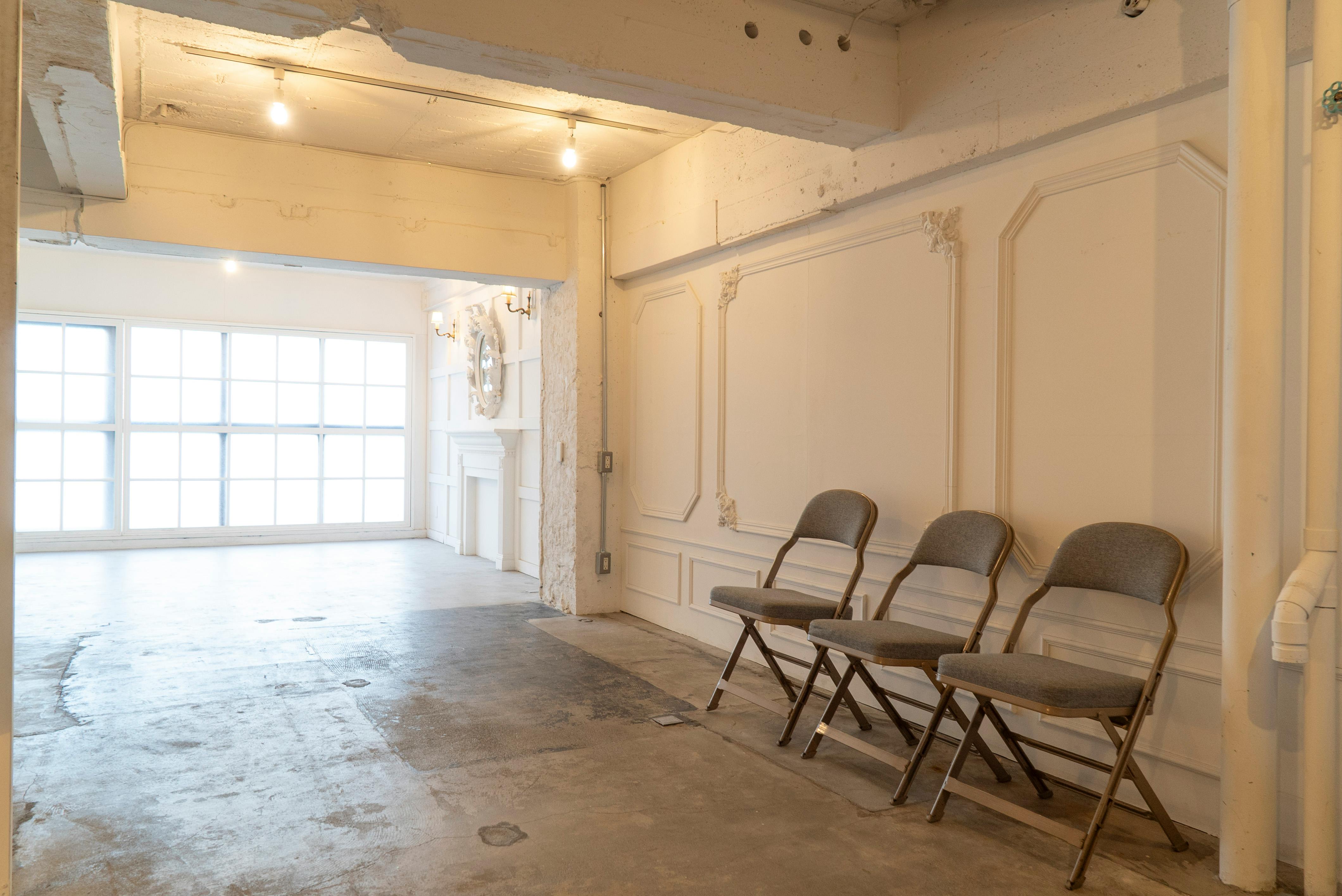 【表参道駅9分】展示会やポップアップに最適!骨董通り沿いの白基調な1F路面スペース