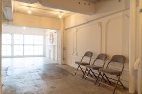 【表参道駅9分】展示会やポップアップに最適!骨董通り沿いの白基調な1F路面スペース