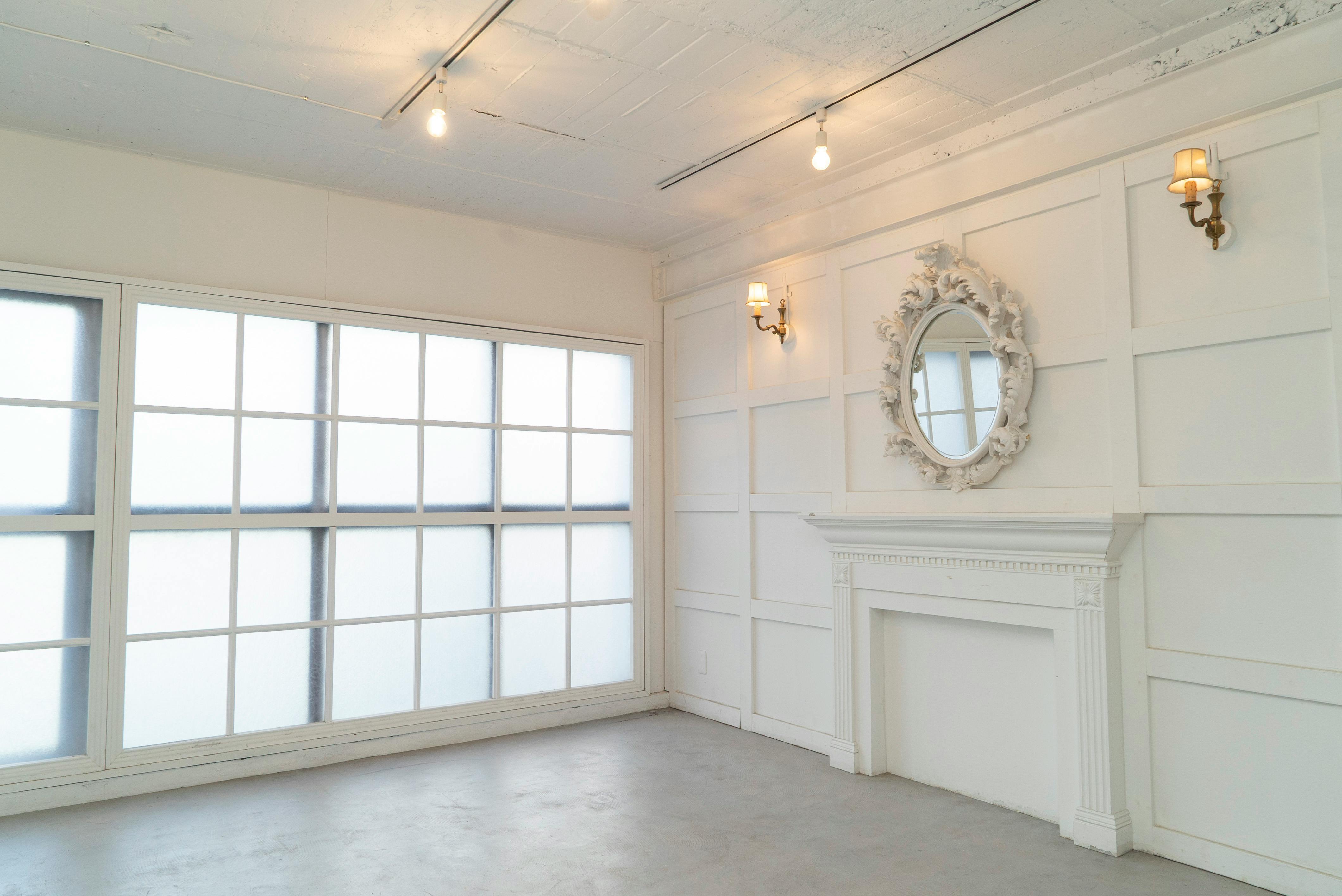 【表参道駅9分】展示会やポップアップに最適！骨董通り沿いの白基調な1F路面スペース