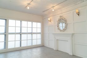 【表参道駅9分】展示会やポップアップに最適!骨董通り沿いの白基調な1F路面スペース