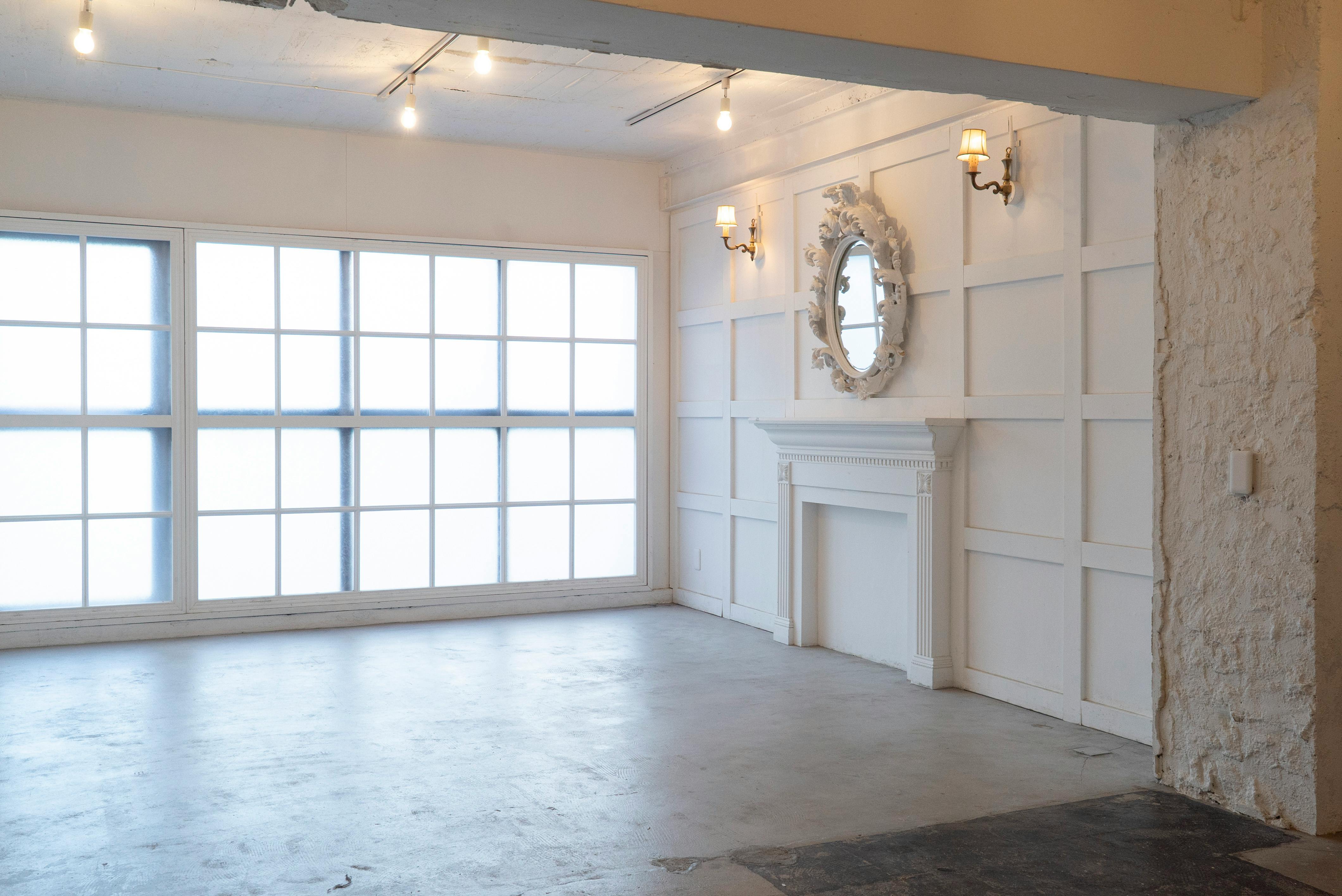 【表参道駅9分】展示会やポップアップに最適!骨董通り沿いの白基調な1F路面スペース