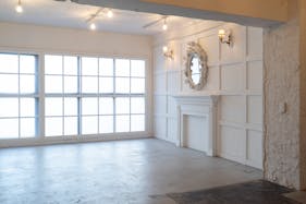 【表参道駅9分】展示会やポップアップに最適!骨董通り沿いの白基調な1F路面スペース