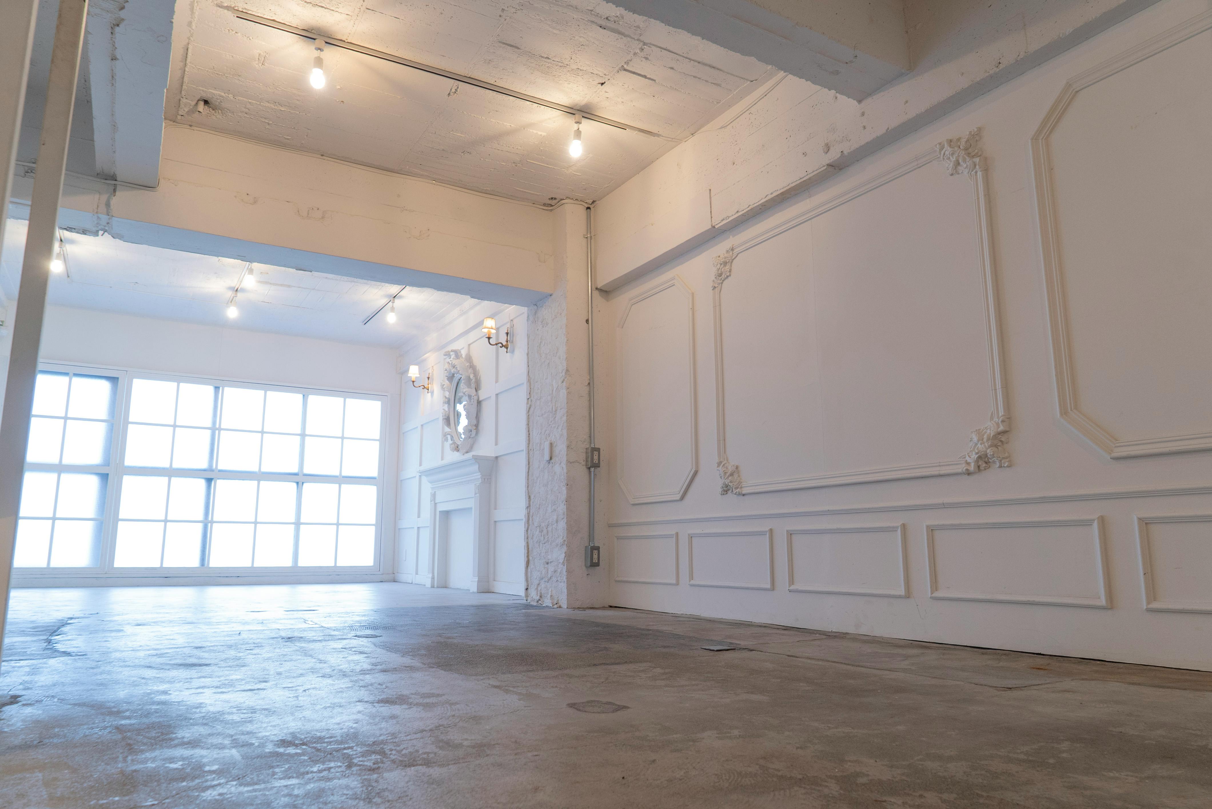 【表参道駅9分】展示会やポップアップに最適!骨董通り沿いの白基調な1F路面スペース