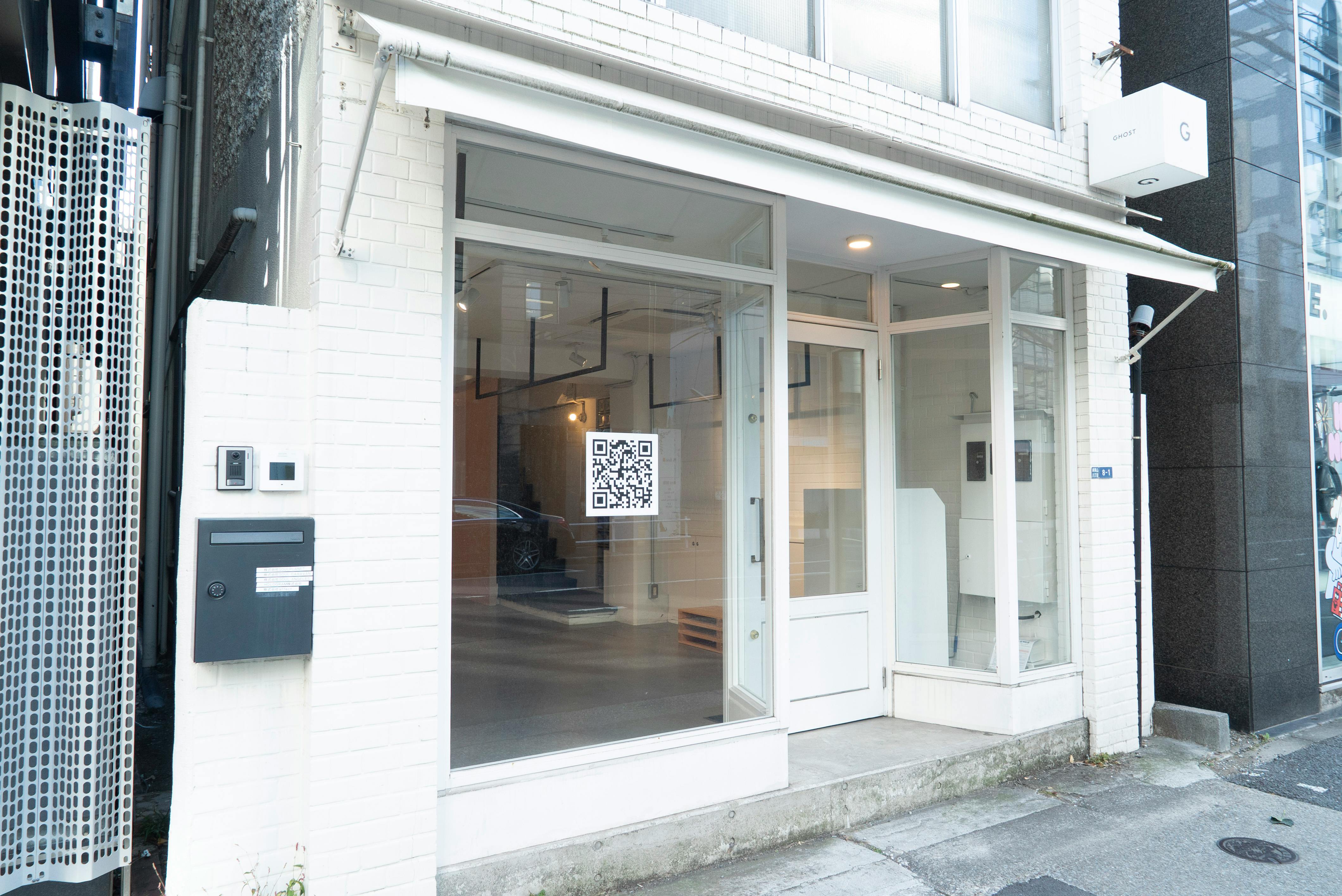 【表参道駅9分】展示会やポップアップに最適!骨董通り沿いの白基調な1F路面スペース