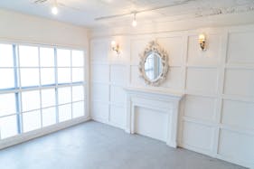 【表参道駅9分】展示会やポップアップに最適!骨董通り沿いの白基調な1F路面スペース