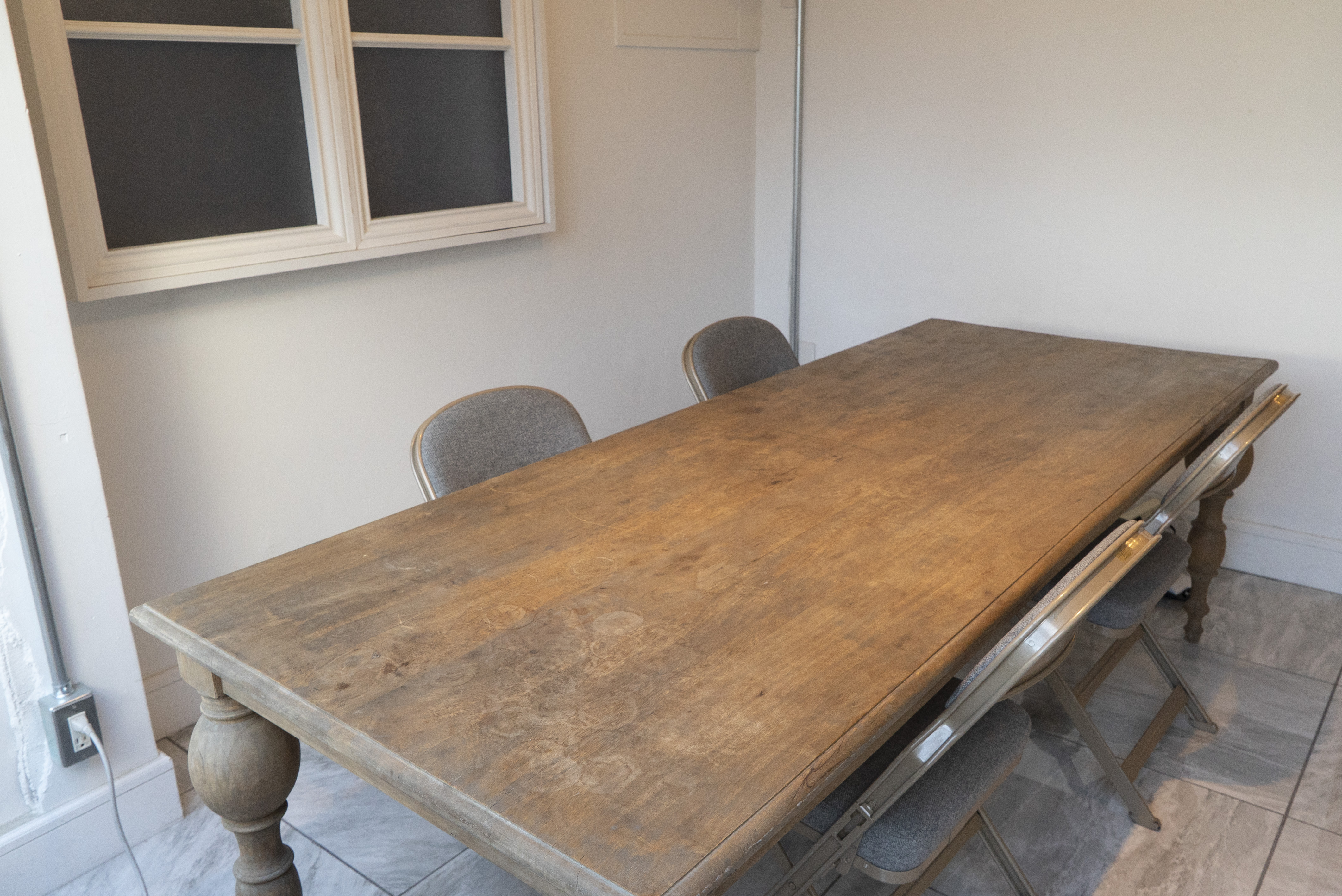 【表参道駅9分】展示会やポップアップに最適！骨董通り沿いの白基調な1F路面スペース