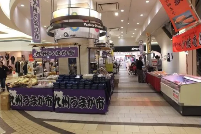 【あまがさきキューズモール】「1F バラエティーマーケット」大型ポップアップストアや食物販に最適な、施設中央に位置する広々としたイベントスペース