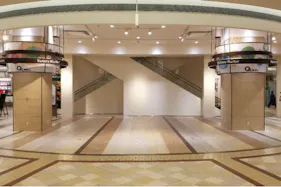 【あまがさきキューズモール】「1F バラエティーマーケット」大型ポップアップストアや食物販に最適な、施設中央に位置する広々としたイベントスペース