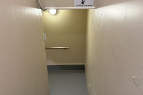 【東銀座駅2分/銀座駅5分】白が基調の広々としたギャラリースペースです。