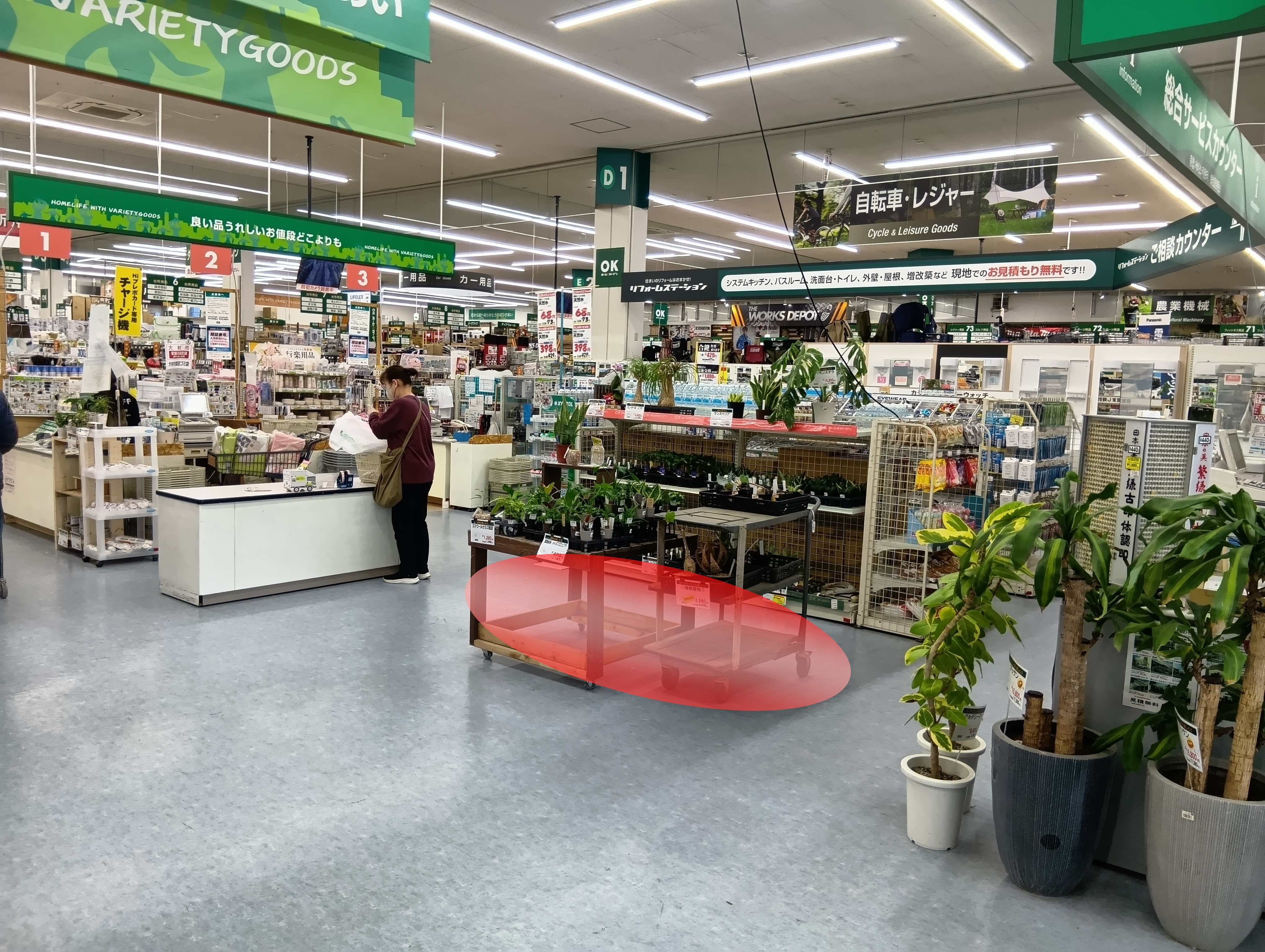 【HIヒロセOKホーム＆ガーデン大村店】プロモーションイベントに最適なホームセンターのレジ付近のスペース