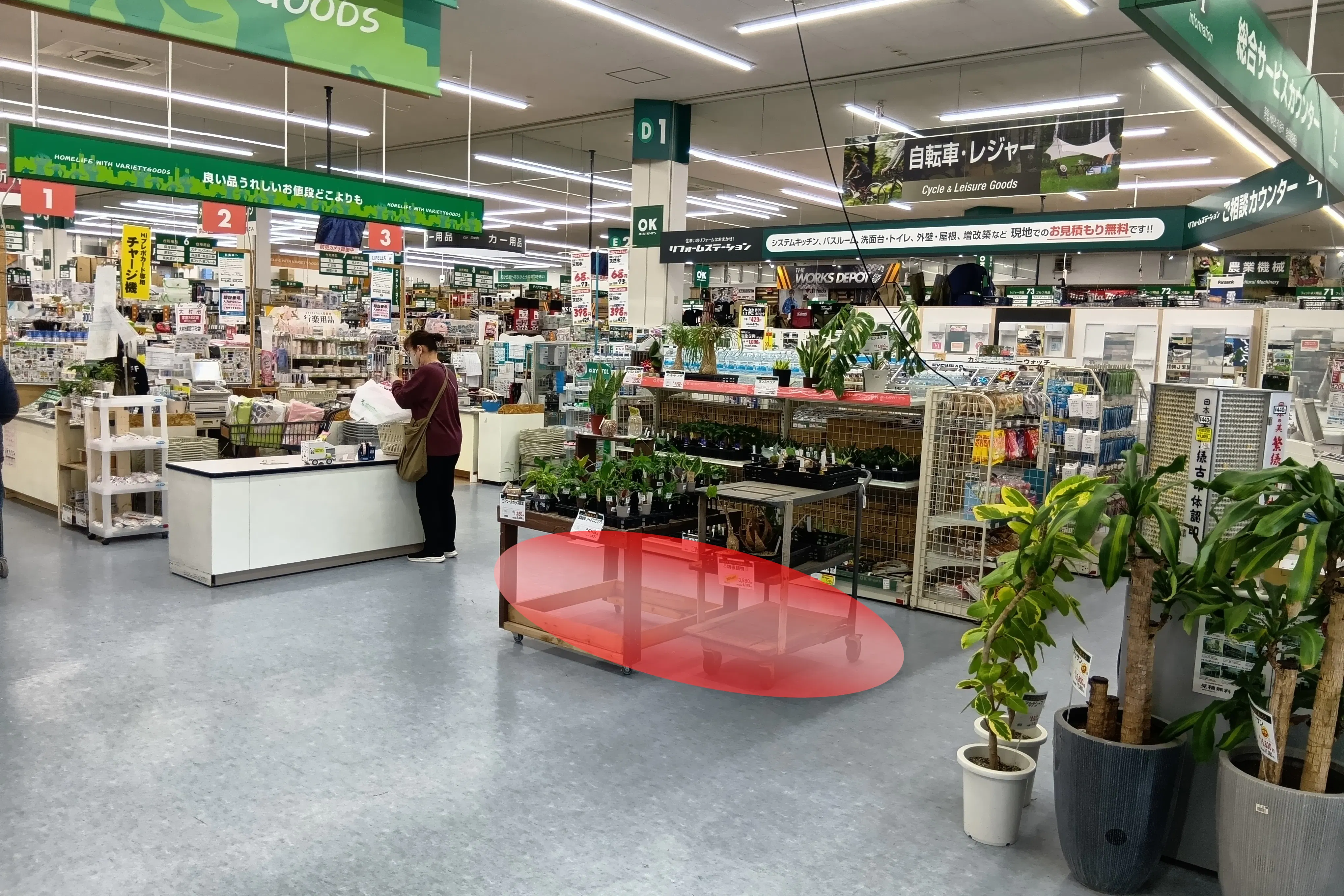 【HIヒロセOKホーム&ガーデン大村店】プロモーションイベントに最適なホームセンターのレジ付近のスペース