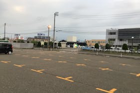 【ダイナム新潟上越インター店ゆったり館】キッチンカーやプロモーションイベントの開催に最適なアミューズメント施設のイベントスペース(駐車場)