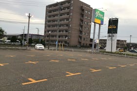 【ダイナム新潟上越インター店ゆったり館】キッチンカーやプロモーションイベントの開催に最適なアミューズメント施設のイベントスペース(駐車場)