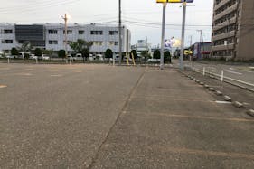 【ダイナム新潟上越インター店ゆったり館】キッチンカーやプロモーションイベントの開催に最適なアミューズメント施設のイベントスペース(駐車場)